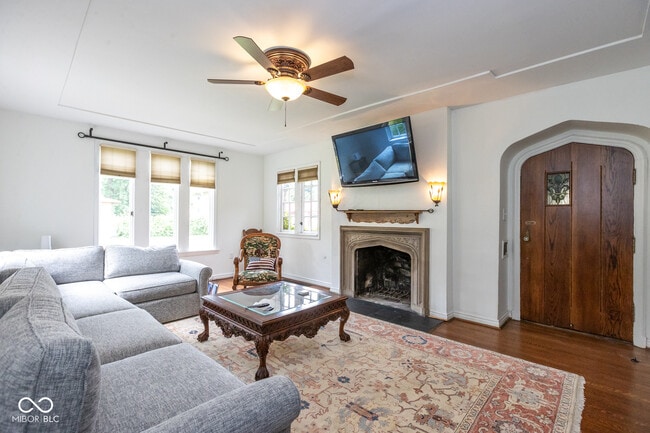 Photo - 3605 Hemlock Ave