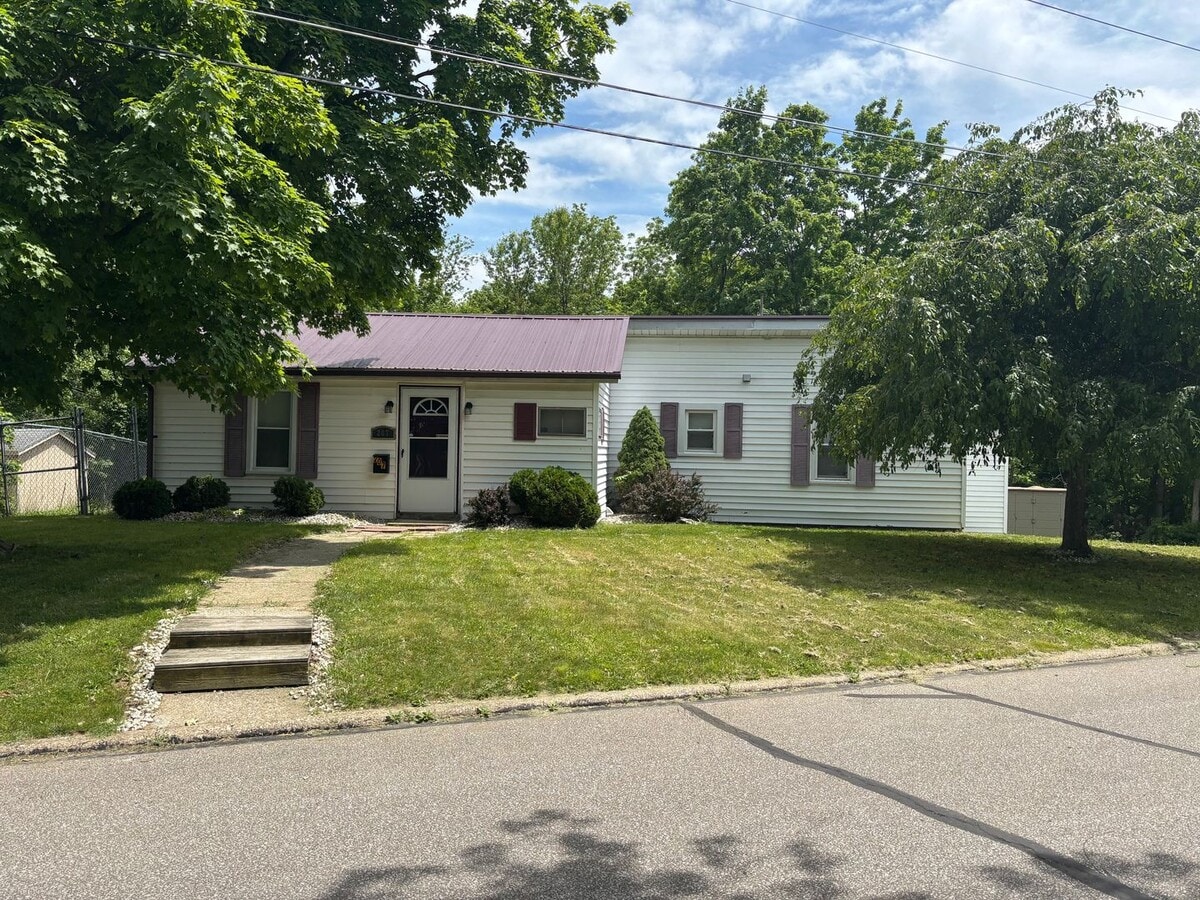 Three Bedroom House - Three Bedroom House