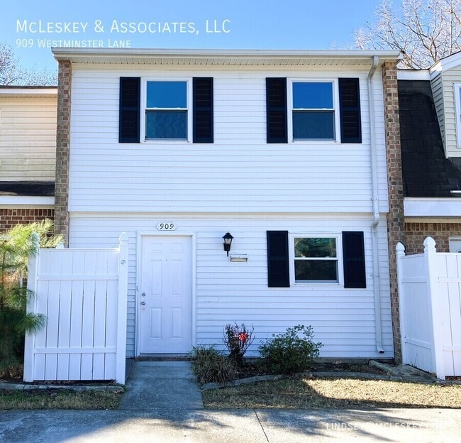 Building Photo - 909 Westminster Ln