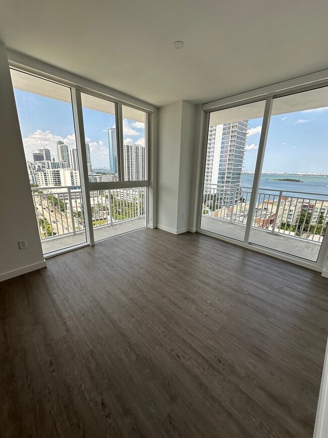 Building Photo - 221 NE 19th St Unit B2