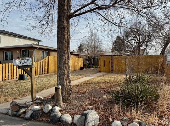 Building Photo - Delightful ranch home, featuring 3 bedroom...