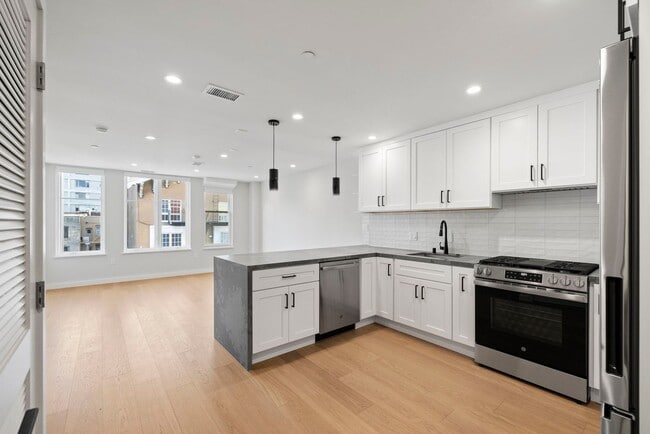 Building Photo - 693 Sutter St Unit 3