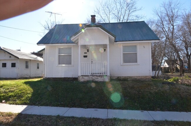 Great 2 Bedroom 1 Bathroom House $750! - Great 2 Bedroom 1 Bathroom House $750!