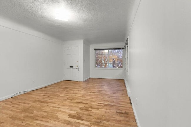 Photo - 6614 E Burnside St