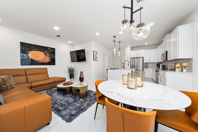 Photo - Stunning Corner Townhome @ Winter Garden,E...