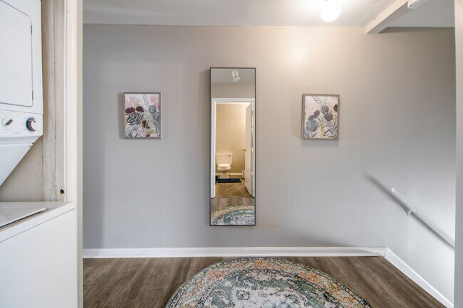1216 W Lafayette Ave Unit UnitB - Front Bedroom