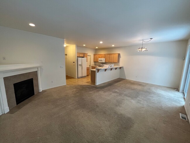 Photo - 3 Bed/2.5 Bath Single Family Home in River Canyon Estates