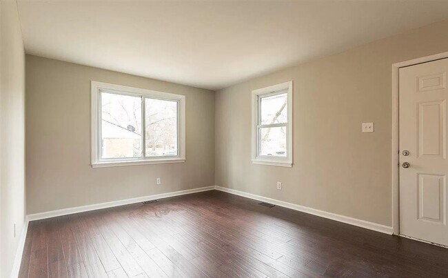 Photo - PERFECT LOCATION !!