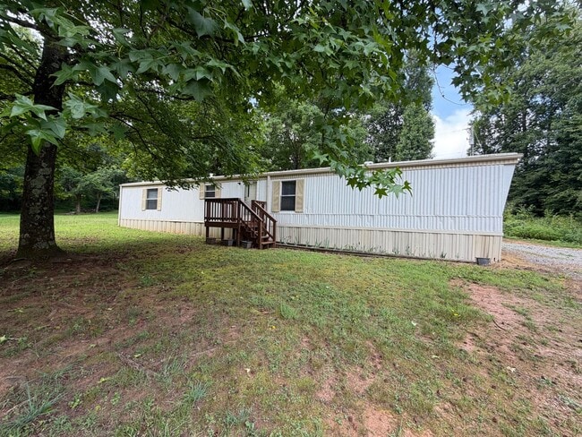 Building Photo - Semi-Country Living