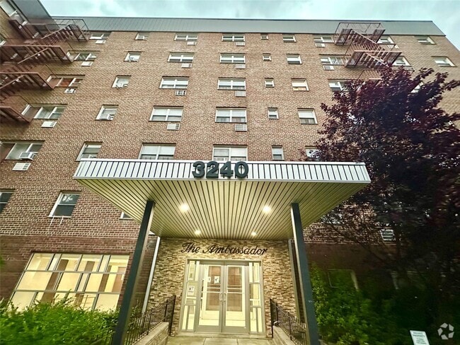 Building Photo - 3240 Riverdale Ave Unit 2J Rental