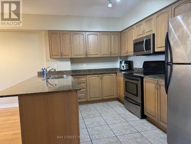 Photo - 47 Caroline St N Unit 402