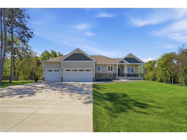 Building Photo - 25155 Glen Rd