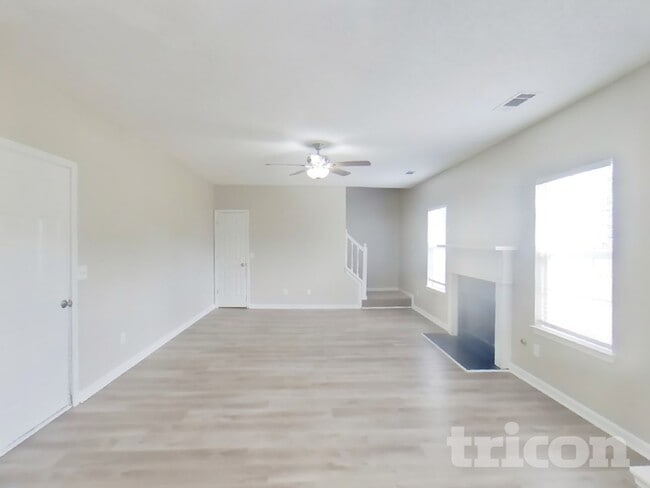 Photo - 232 Ermines Way