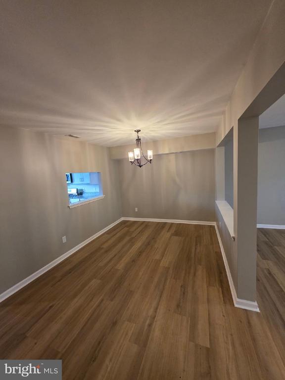 Photo - 1965 Abbotsbury Way