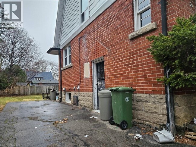 Photo - 35 Kingsmount St N