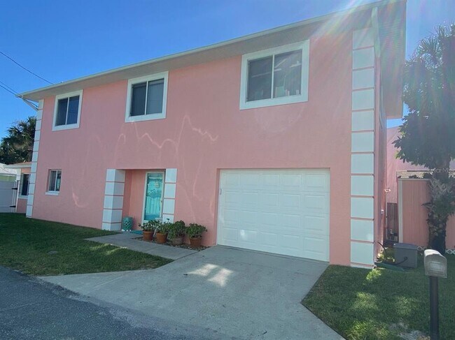 Photo - 407 Esther St