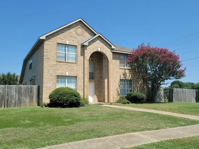 Building Photo - 1229 Tralee Ln Rental