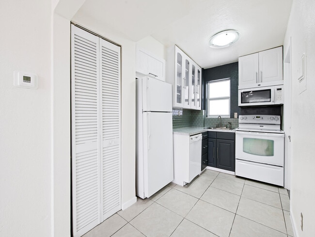 Photo - 2238 Monroe St Unit 306