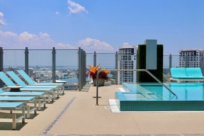 Photo - SkyHouse Channelside