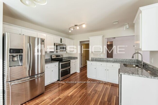 Photo - 308 Sprucewood Court