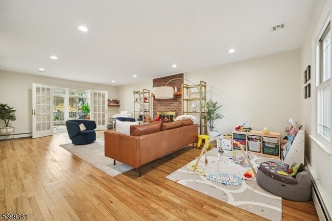 Photo - 17 Edison Dr