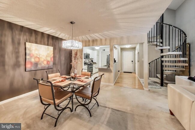 Photo - 10021 Vanderbilt Cir Unidad 14