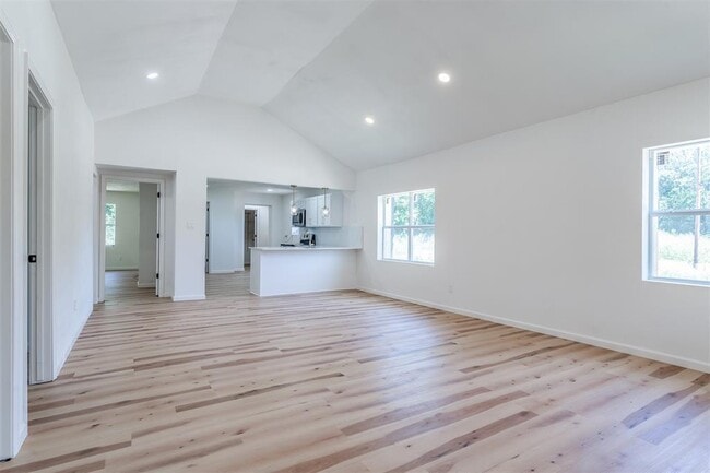 Photo - 1421 NE 8th St