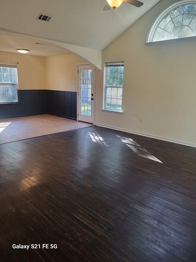 Photo - Beautiful 3/2 Near Moody Air Force Base; O...