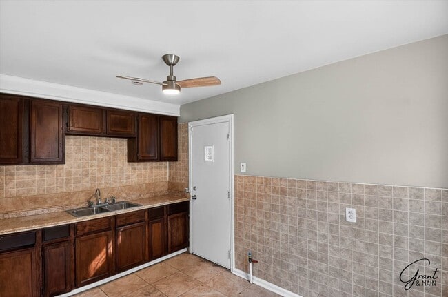 Photo - $1300 3 bedroom bungalow