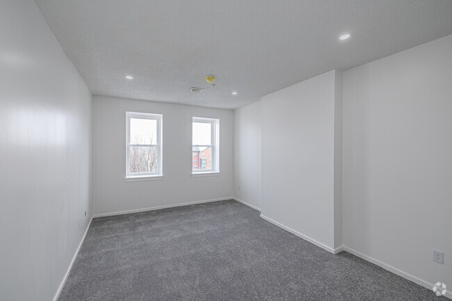 1BR, 1BA - 600SF - Bedroom