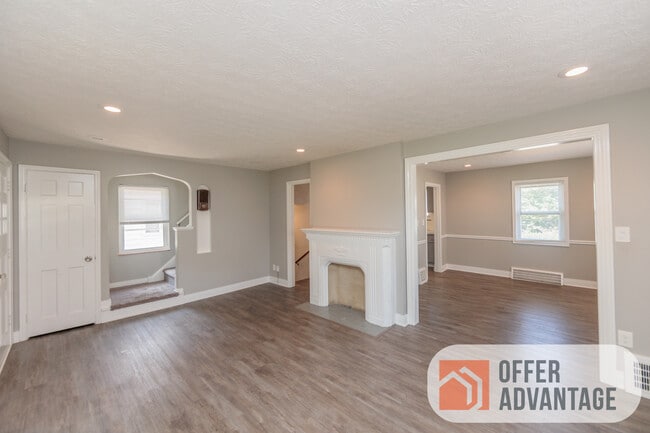 Photo - 376 E 215th St