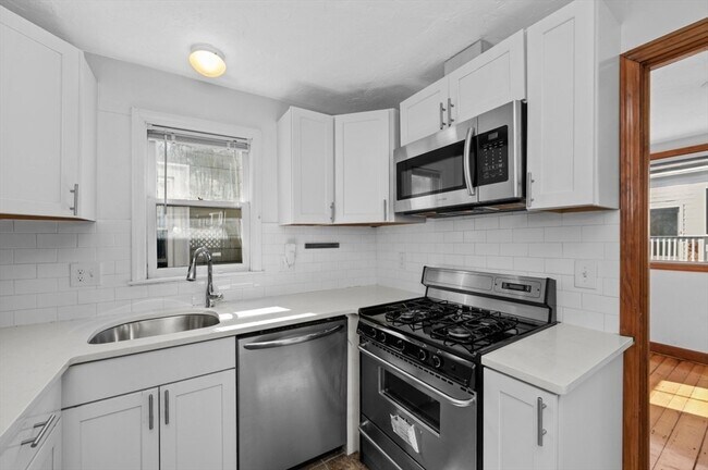 Building Photo - 32 Prospect St Unit 3 Rental