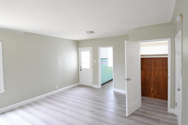 Photo - STRATHMORE, 11023