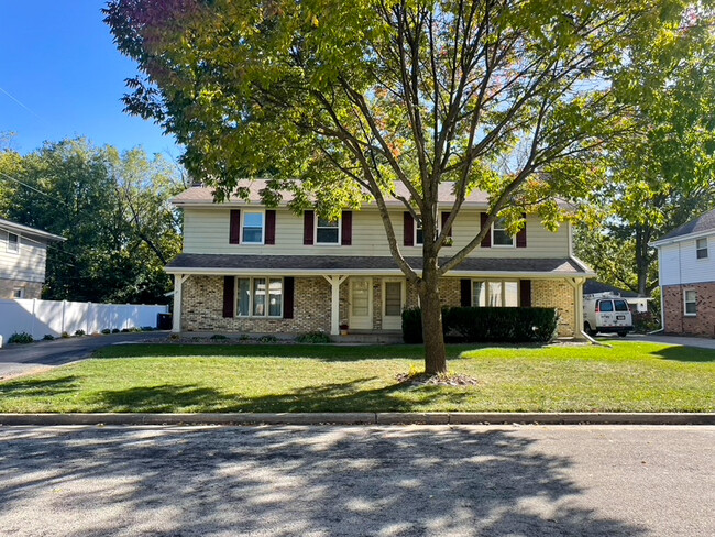 Front Yard - 11725 W Diane Dr Casa Adosada