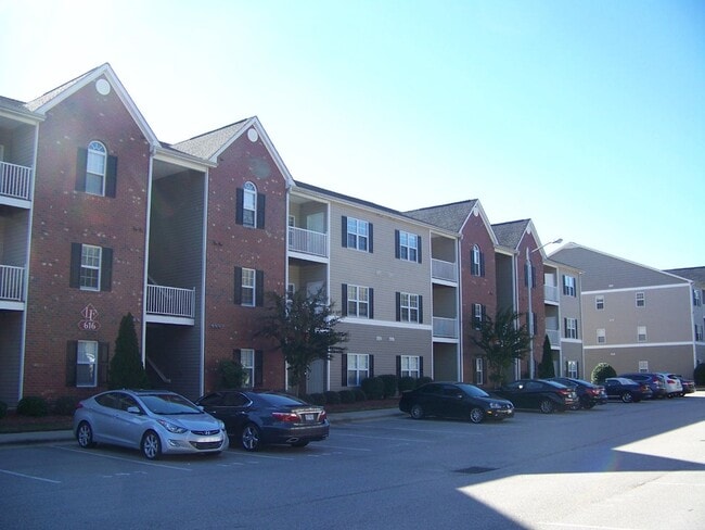 Building Photo - Spacious 2 Bed, 2 Bath Condo with Communit...