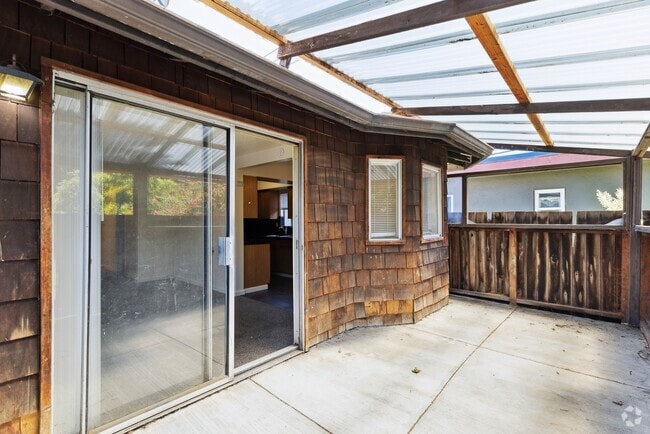 Building Photo - 6630 MacArthur Blvd Rental