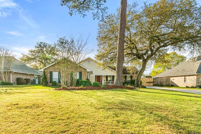 Photo - 115 Aberdeen Dr