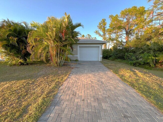 Photo - Great Location-Large 2/2/1 + DEN Duplex