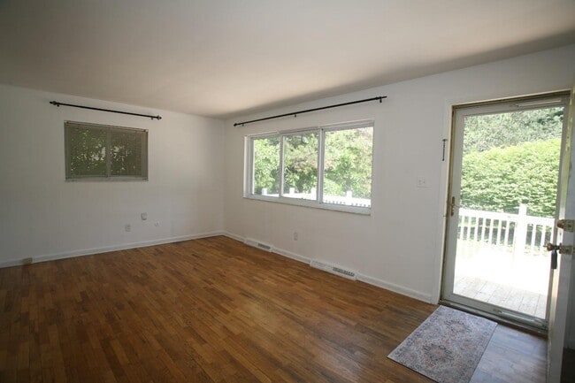 Photo - 5800 Paramus