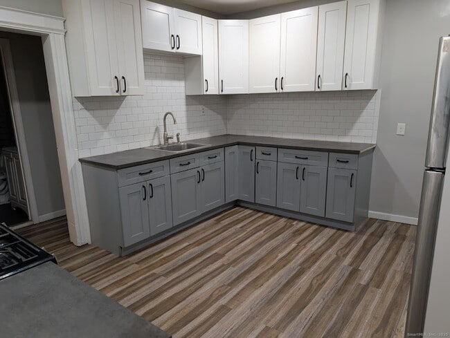 Building Photo - 3788 Main St Unit 2nd floor