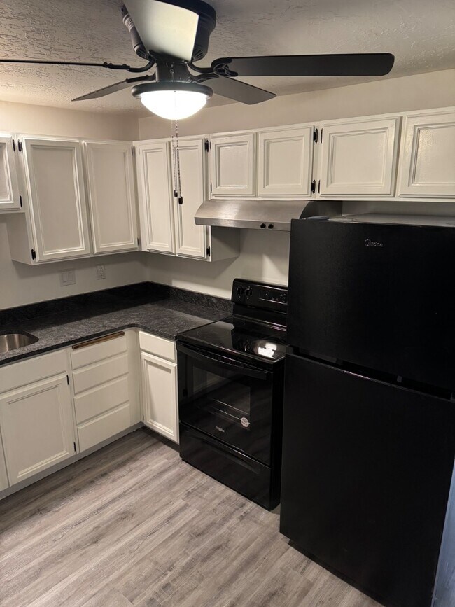 Building Photo - 5579 S 2800 W Rental