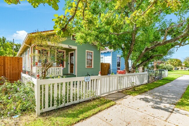 Photo - 4123 Avenue Q