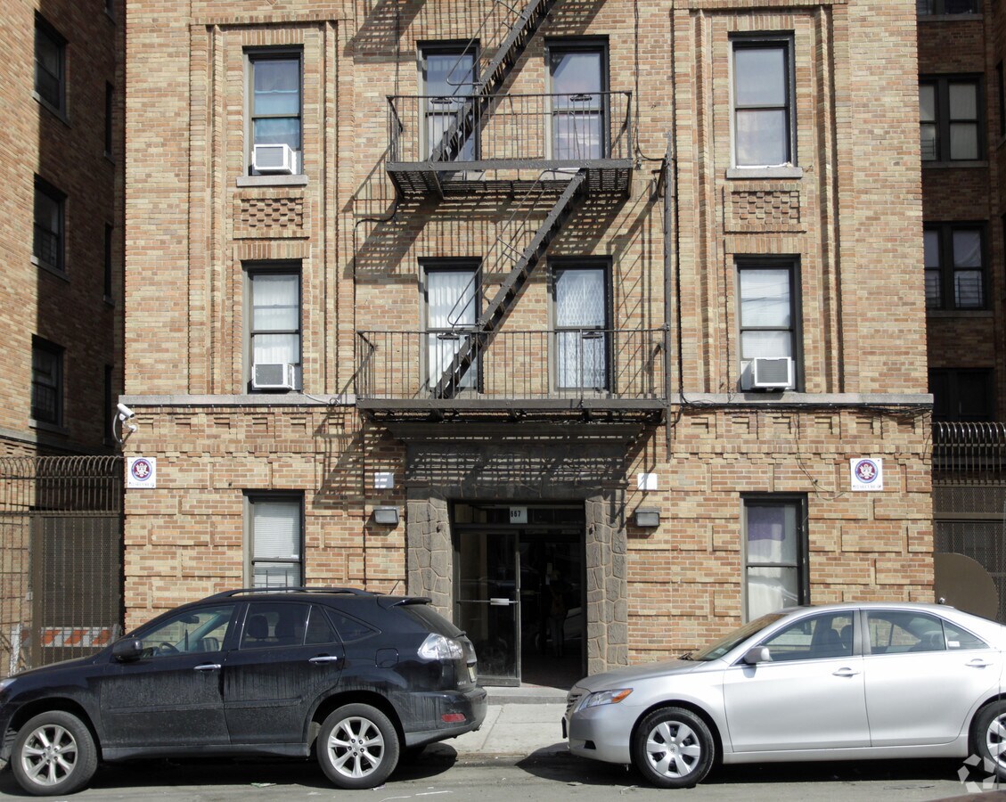 Photo - 667 E 232nd St
