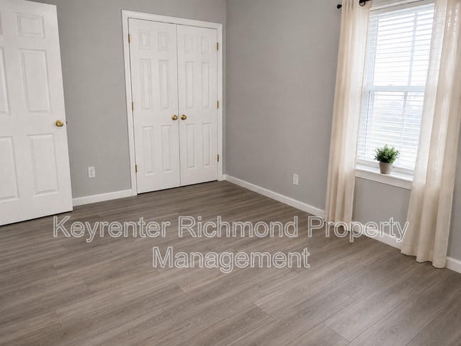 Photo - 117 E 13th St