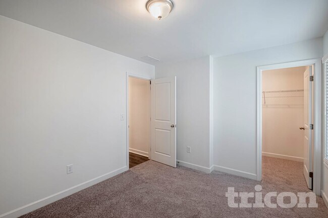 Photo - 174 E Rdg Wy