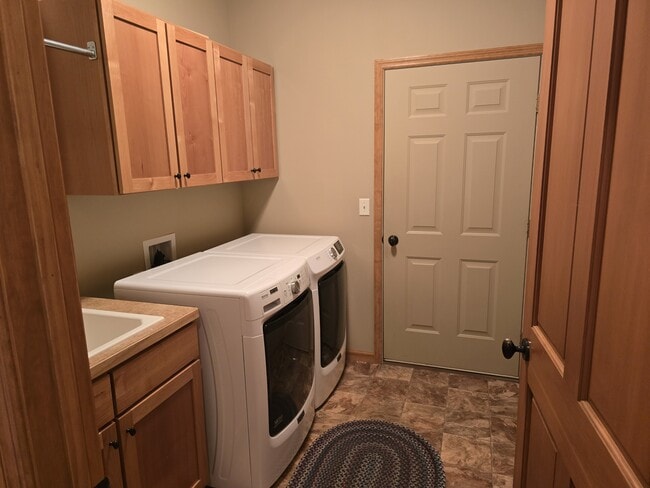 Photo - 3300 Graf St