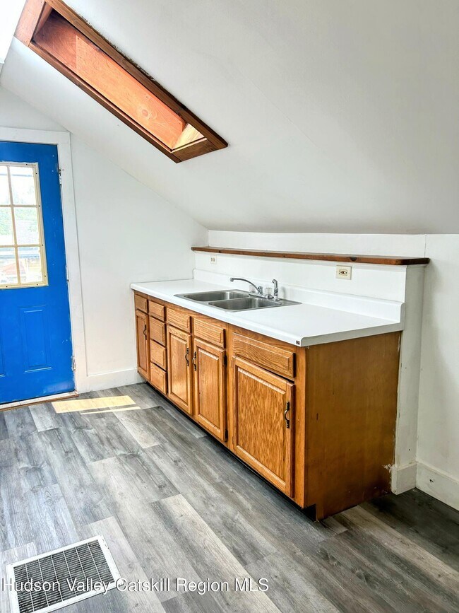 Photo - 145 NY-23 Apartamento