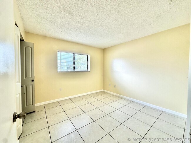 206 Palm Cir W Unit 206