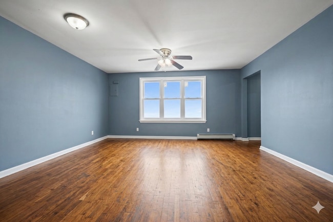 Building Photo - 1-24 Beach 27th St Unit 2