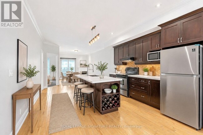 Photo - 1019 A College St